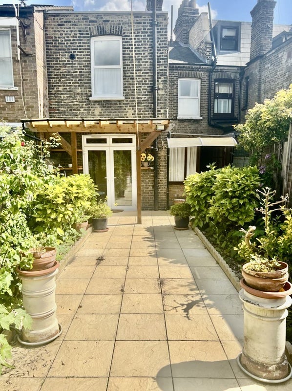 Room Eversleigh Road in Greater London