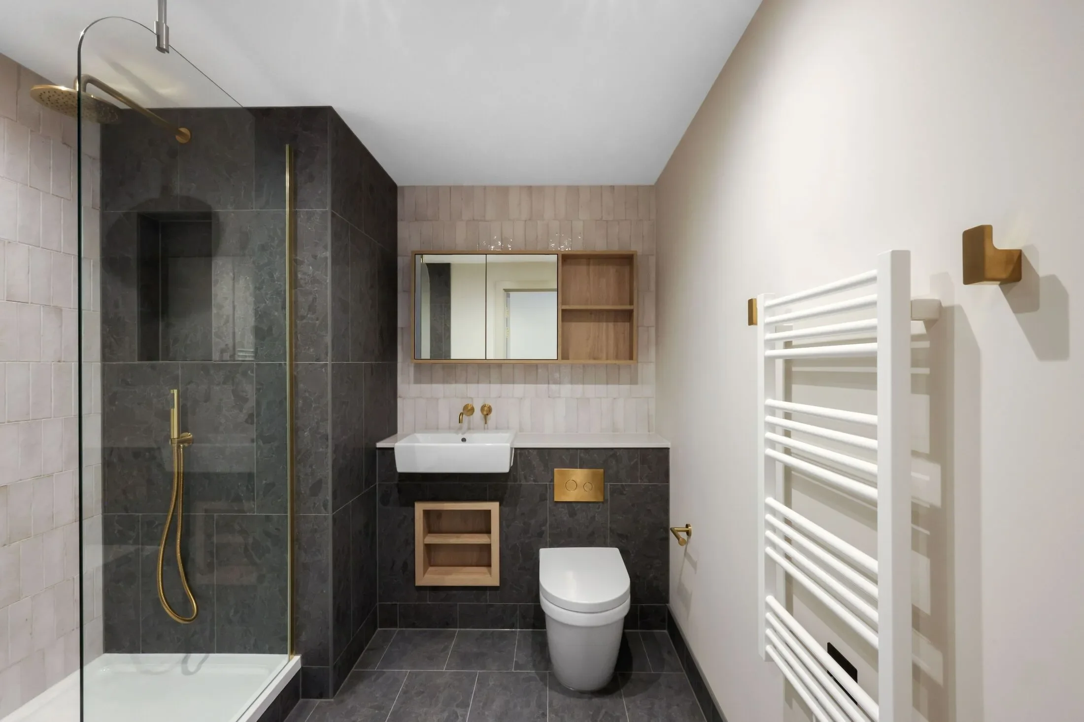 Flat Caversham Road in Greater London