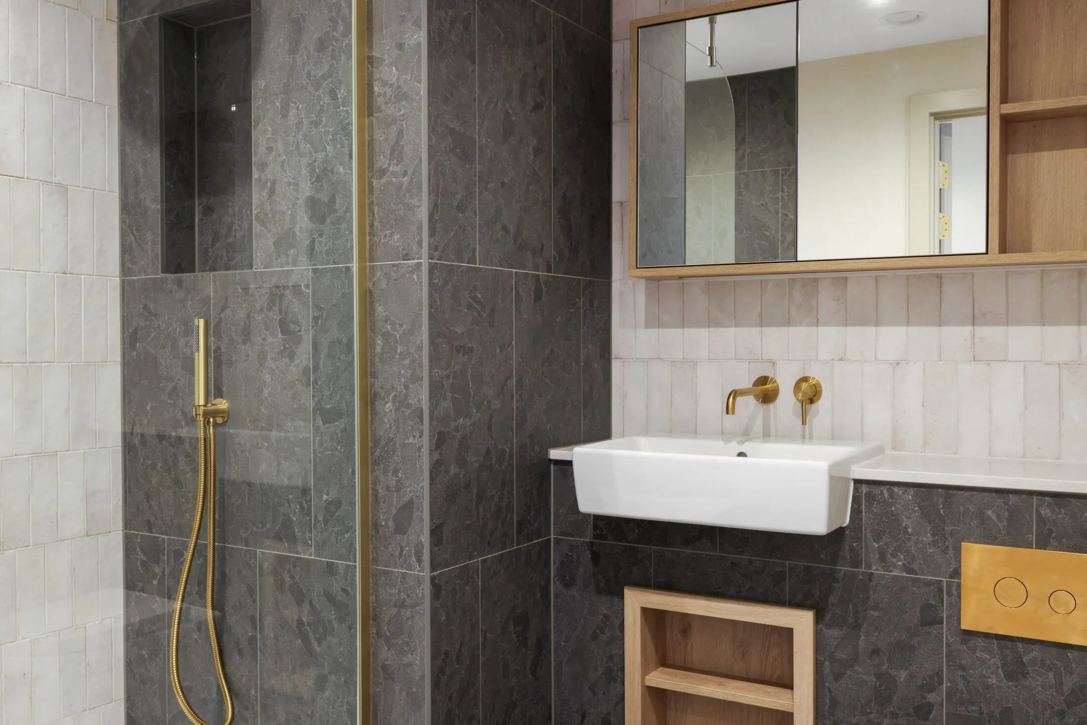 Flat Caversham Road in Greater London