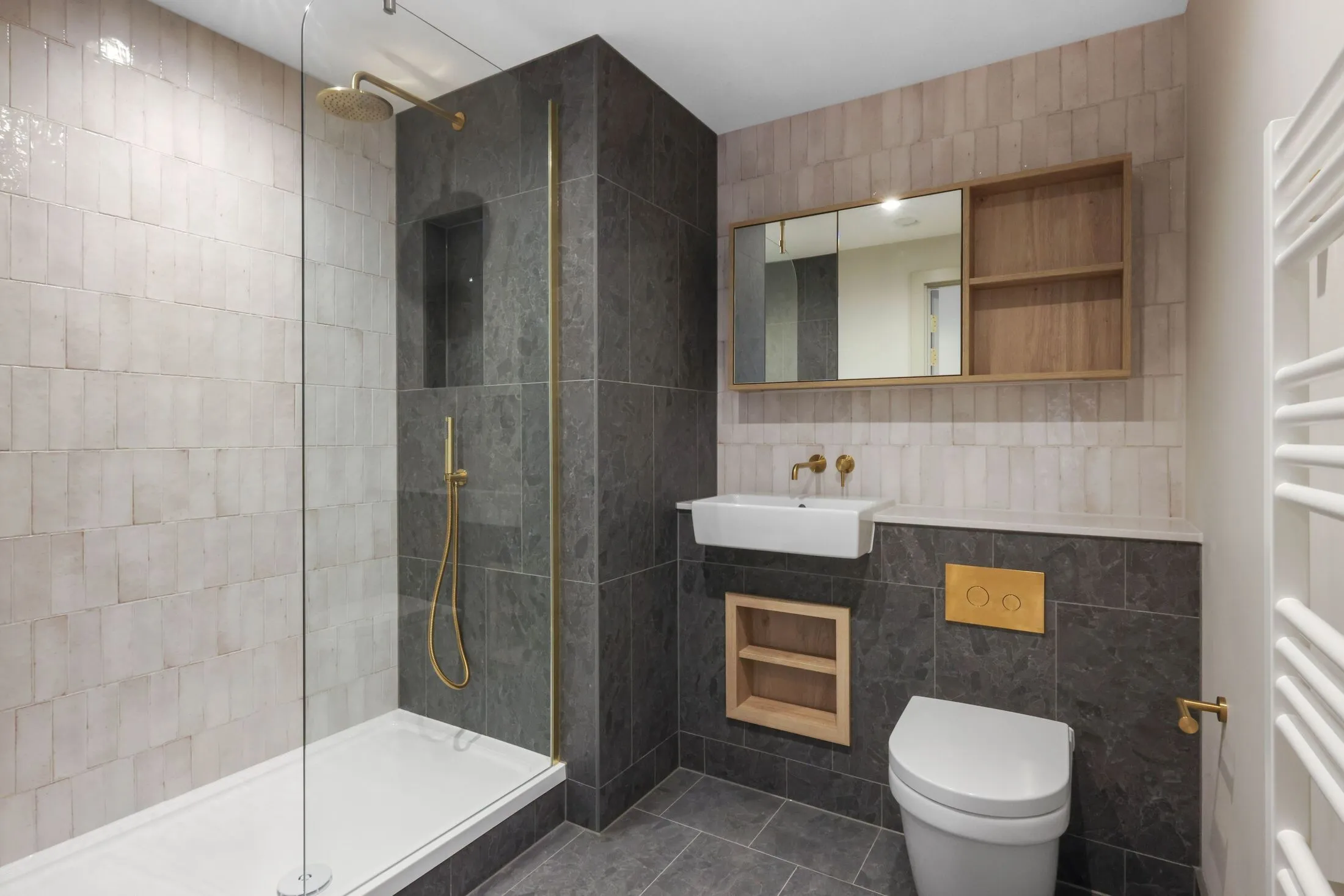 Flat Caversham Road in Greater London