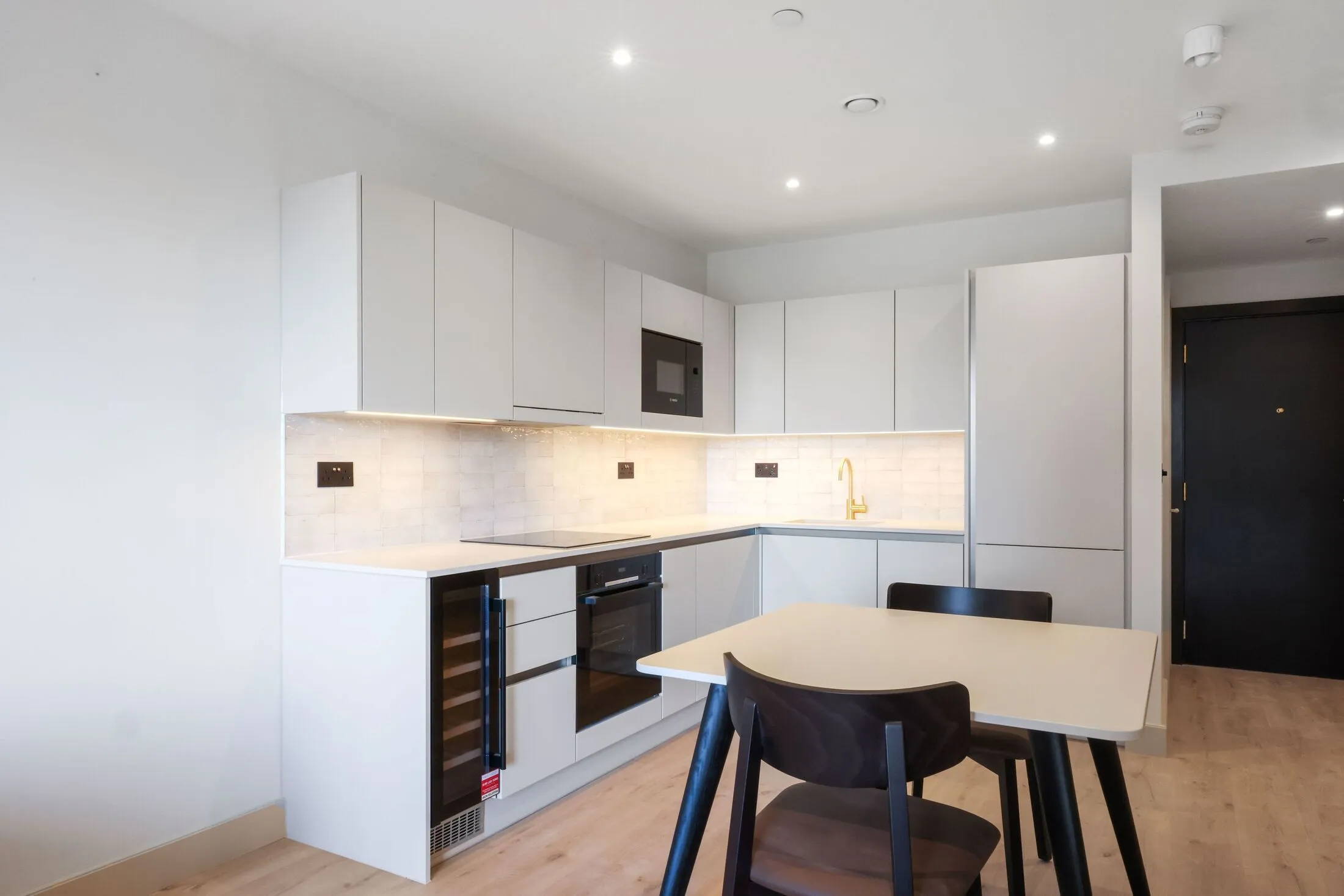 Flat Caversham Road in Greater London