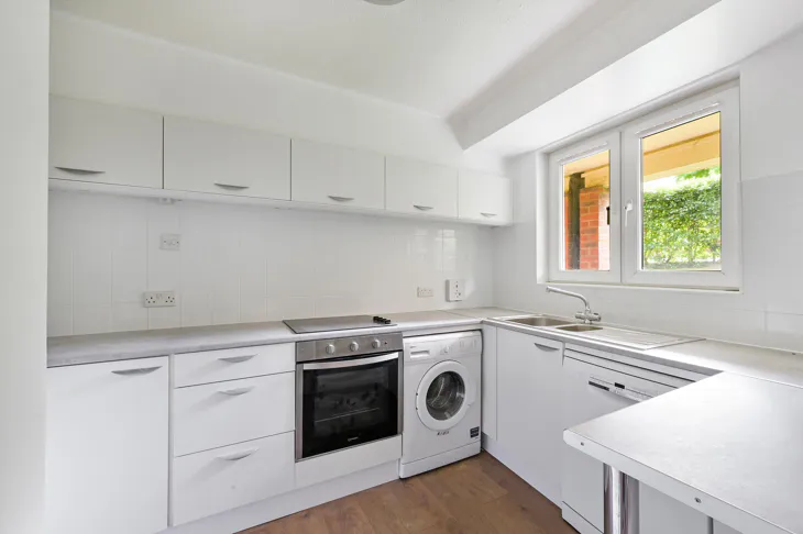 Flat Wynford Road in Greater London