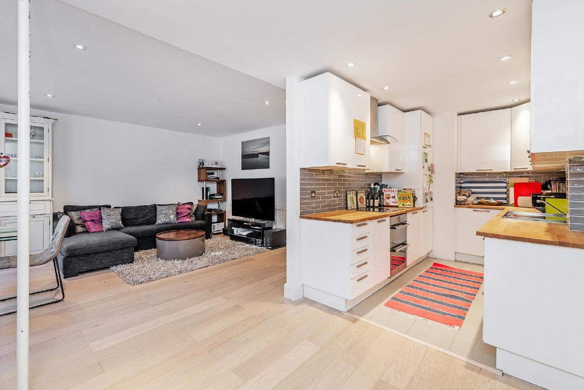 Flat Gloucester Terrace in City of Westminster