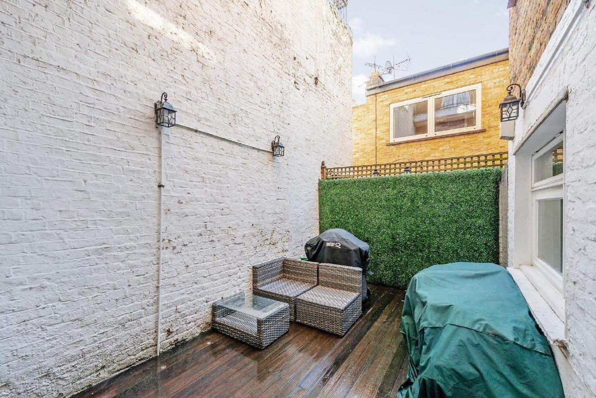 Flat Gloucester Terrace in City of Westminster