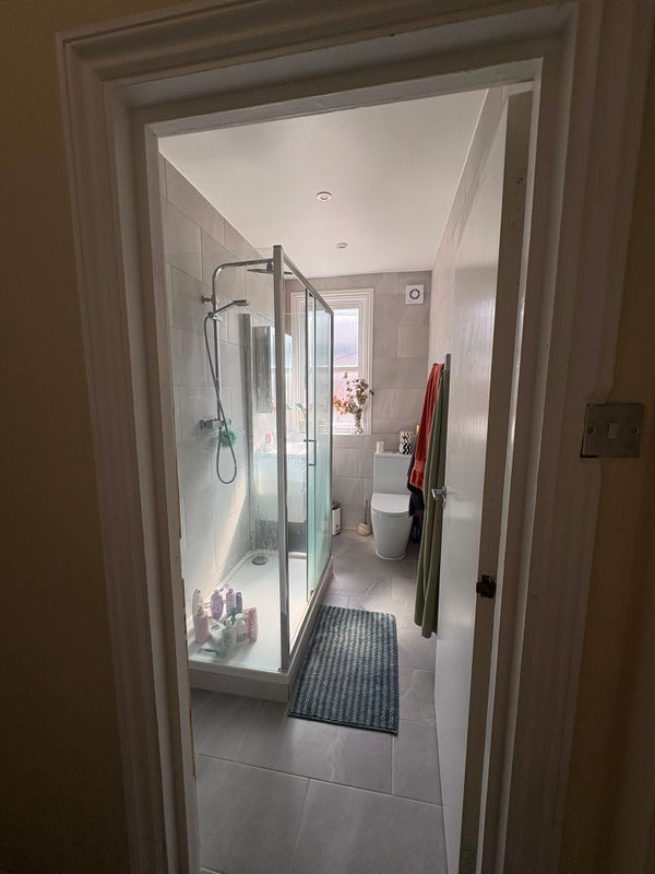 Room Fletching Road in Greater London