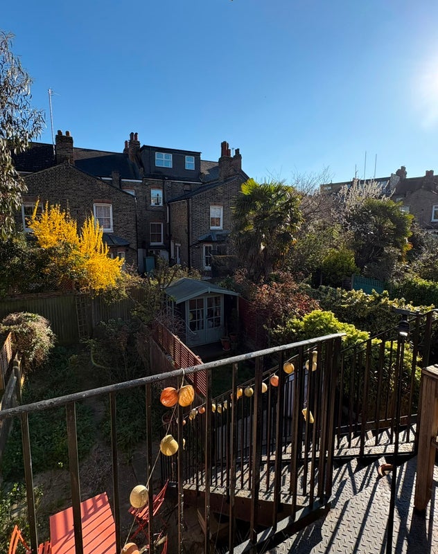 Room Fletching Road in Greater London
