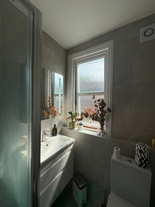 Room Fletching Road in Greater London
