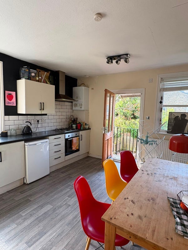 Room Fletching Road in Greater London