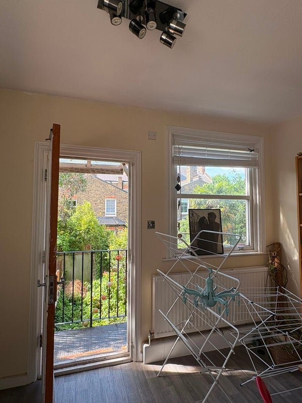 Room Fletching Road in Greater London