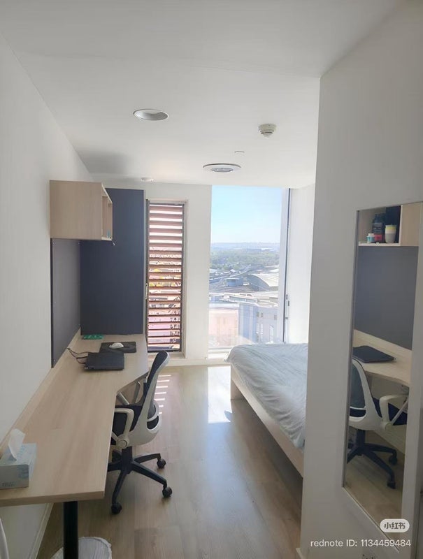 Room Lett Road in Greater London