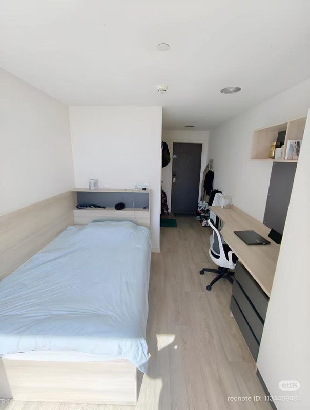 Room Lett Road in Greater London