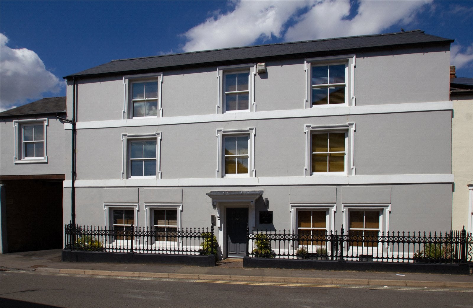 Flat Thames Street in West Oxfordshire