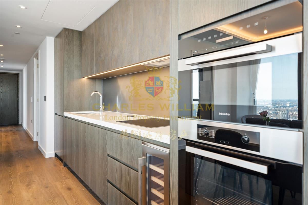 Flat Carnation Way in Greater London