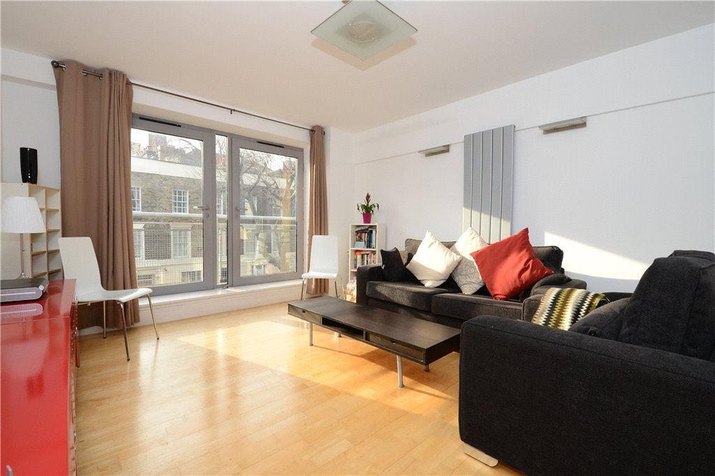 Flat Grange Road in Greater London