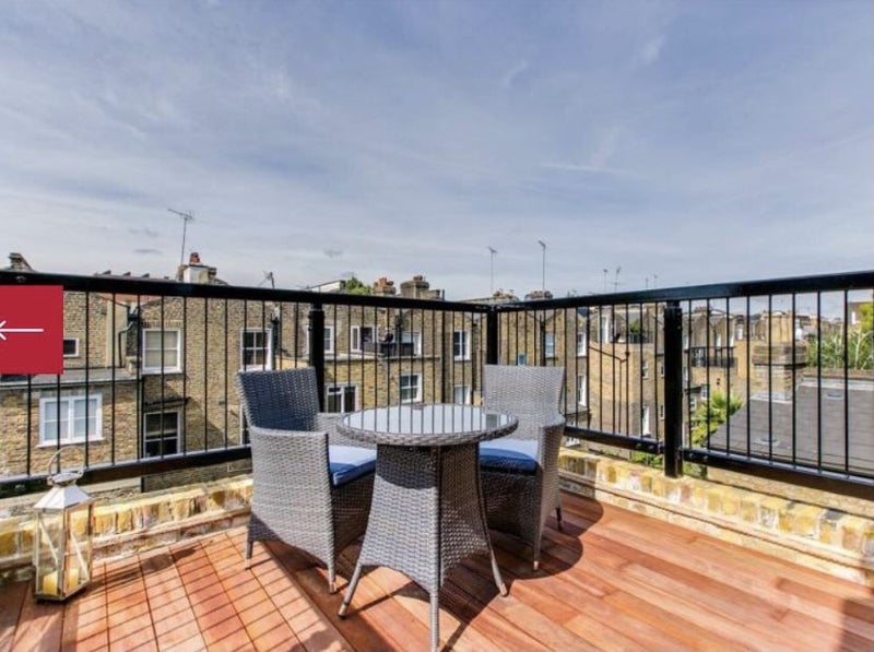 Flat Fernshaw Road in Greater London