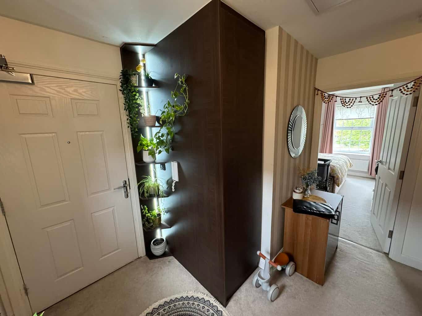 Flat Hutton Close in Newbury