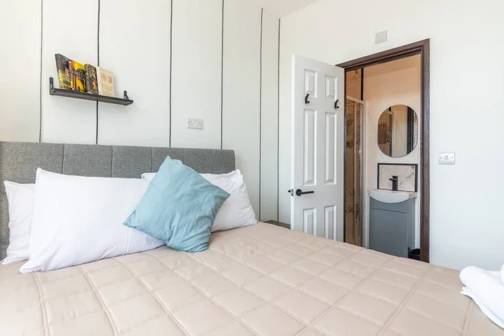 Flat Kensington High Street in Greater London