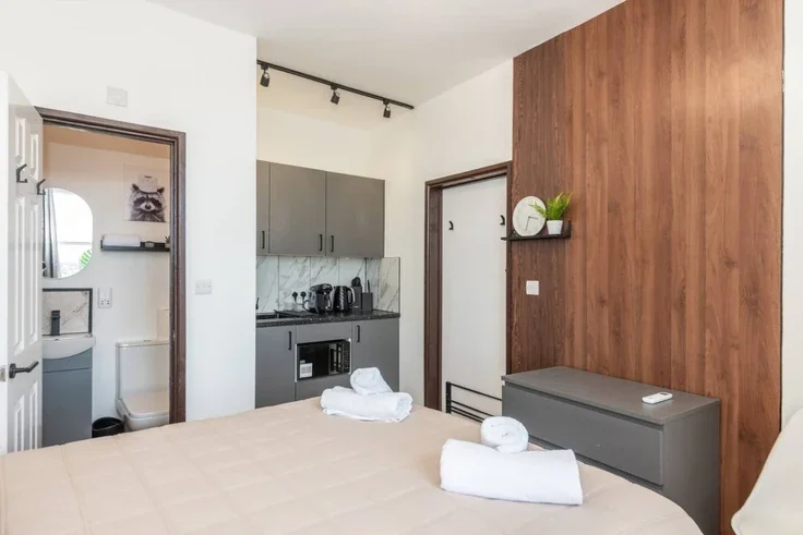 Flat Kensington High Street in Greater London