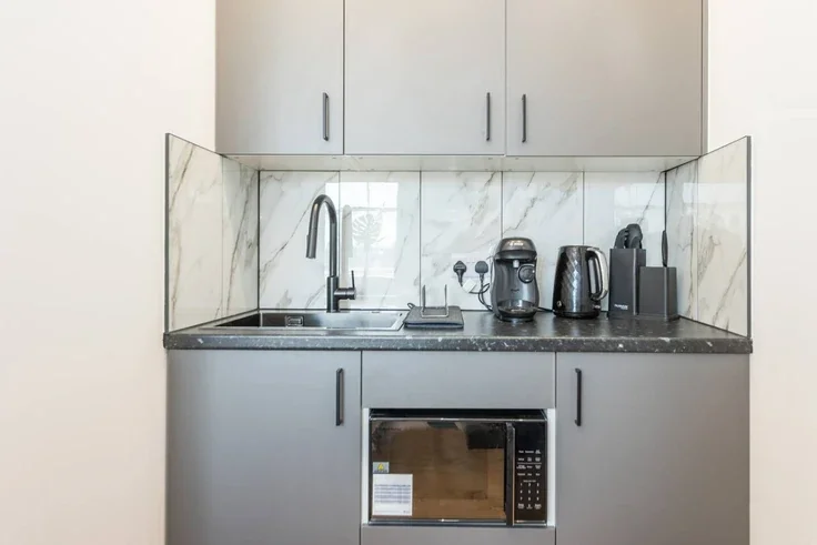 Flat Kensington High Street in Greater London