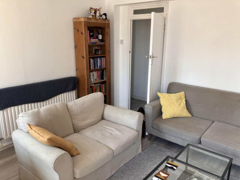 Room Mead Place in Greater London