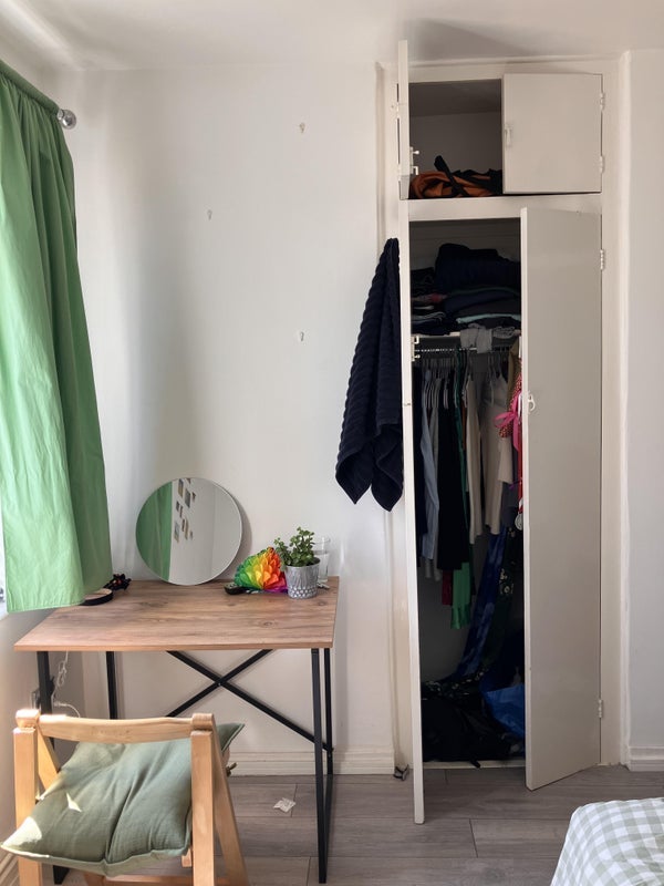 Room Mead Place in Greater London