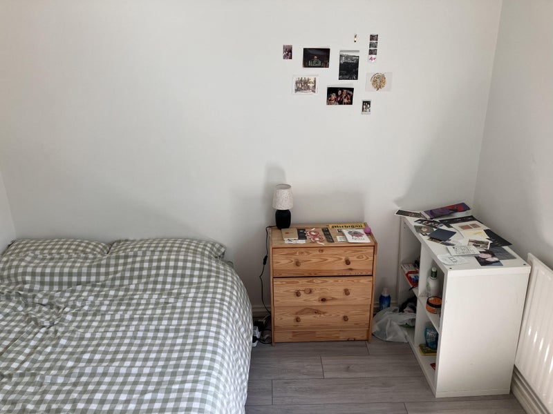 Room Mead Place in Greater London