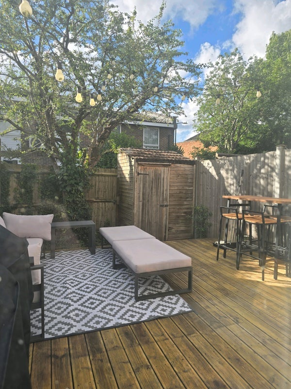 House Willow Tree Close in Greater London