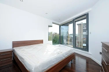 Flat Webber Street in Greater London