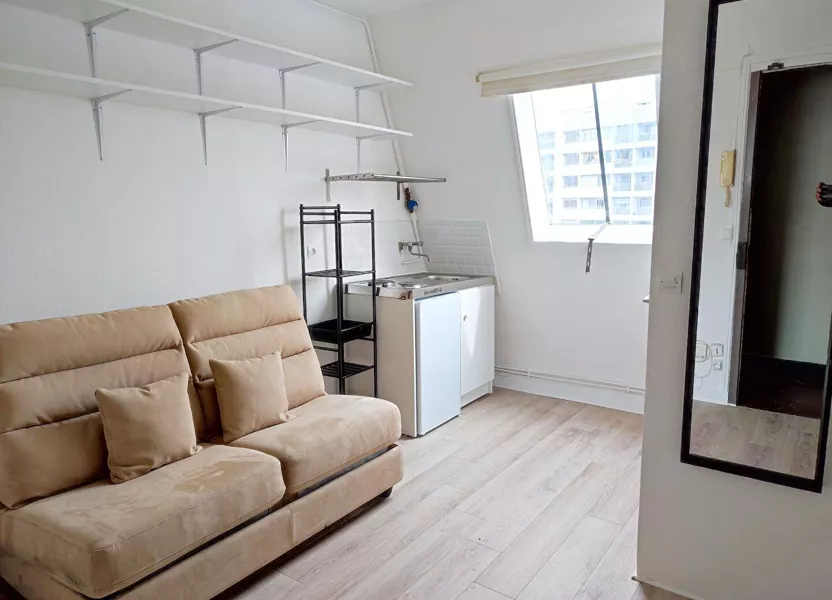 Flat Rue Louis Blanc in Paris