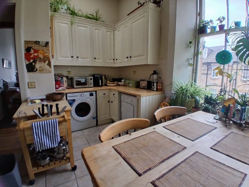 Room Ruskin Lane in Glasgow