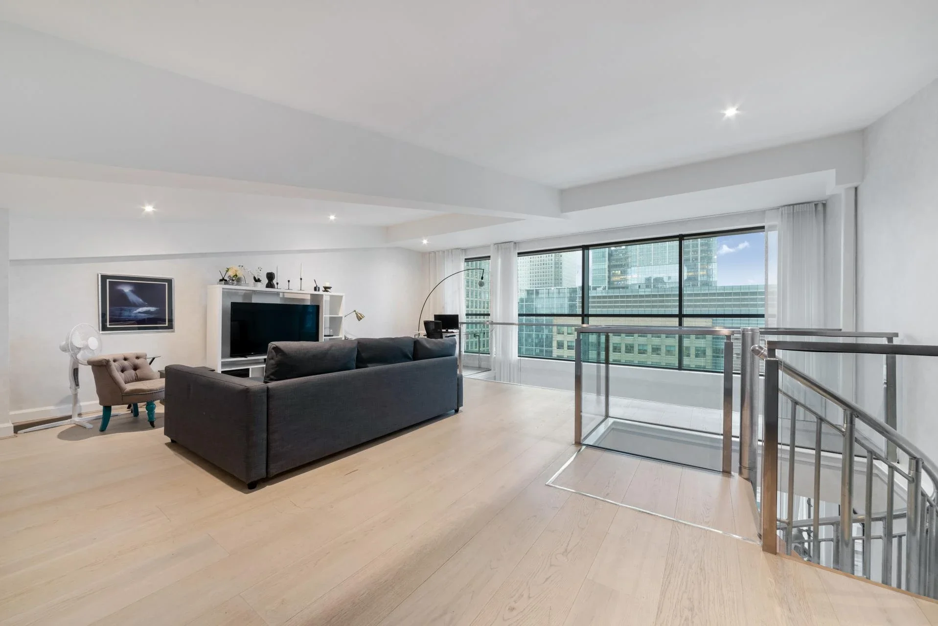 Flat South Quay Square in Greater London