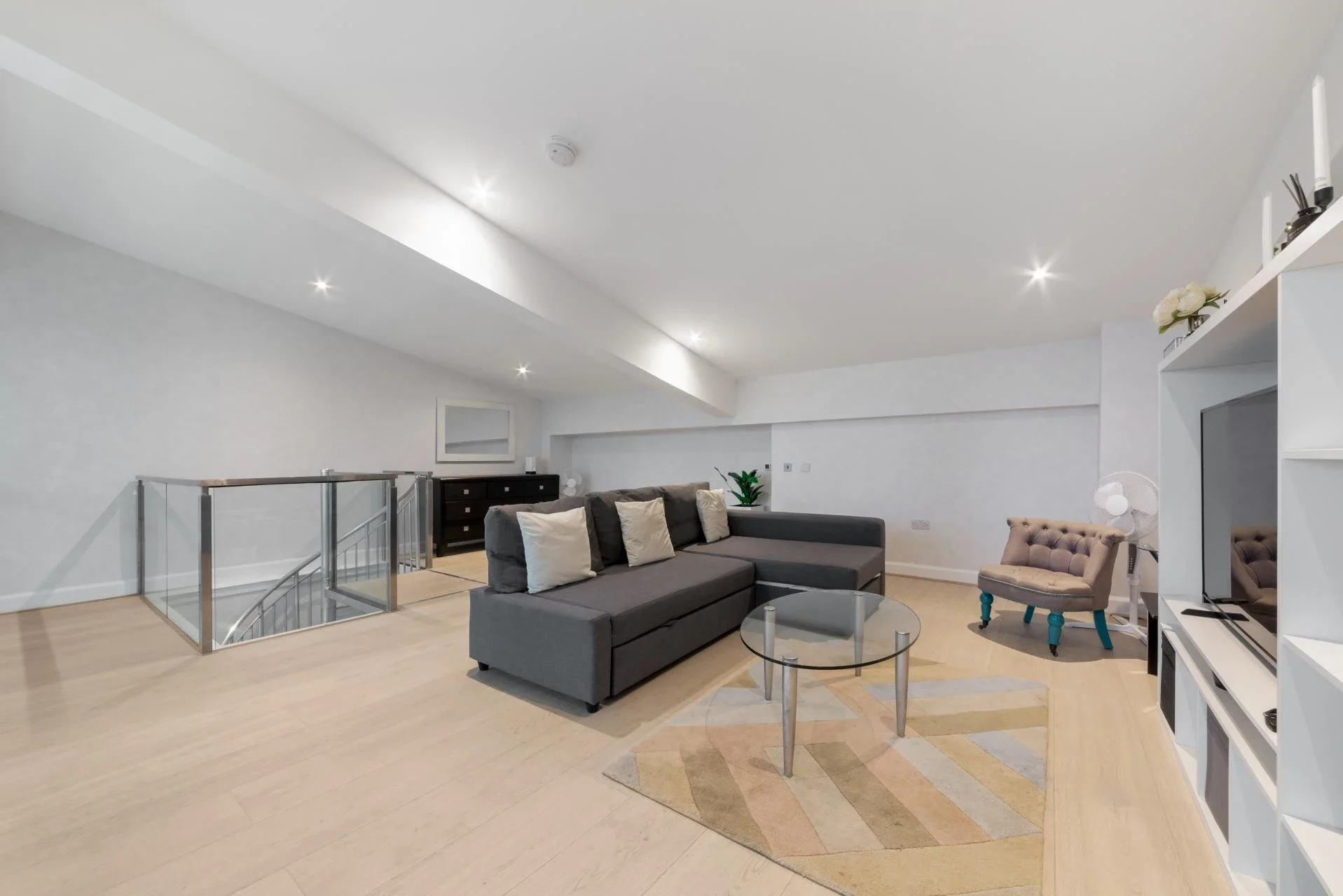 Flat South Quay Square in Greater London