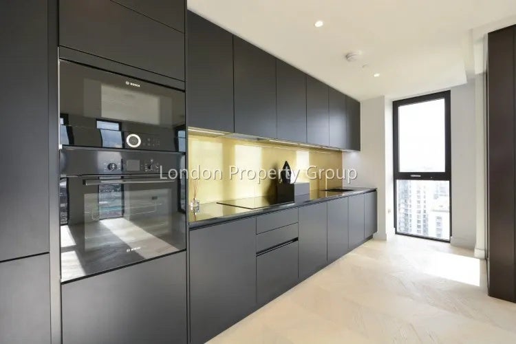 Flat Chandlers Avenue in Greater London