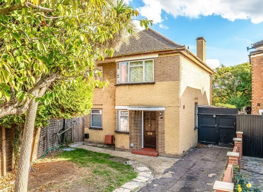 House Longford Close in Greater London