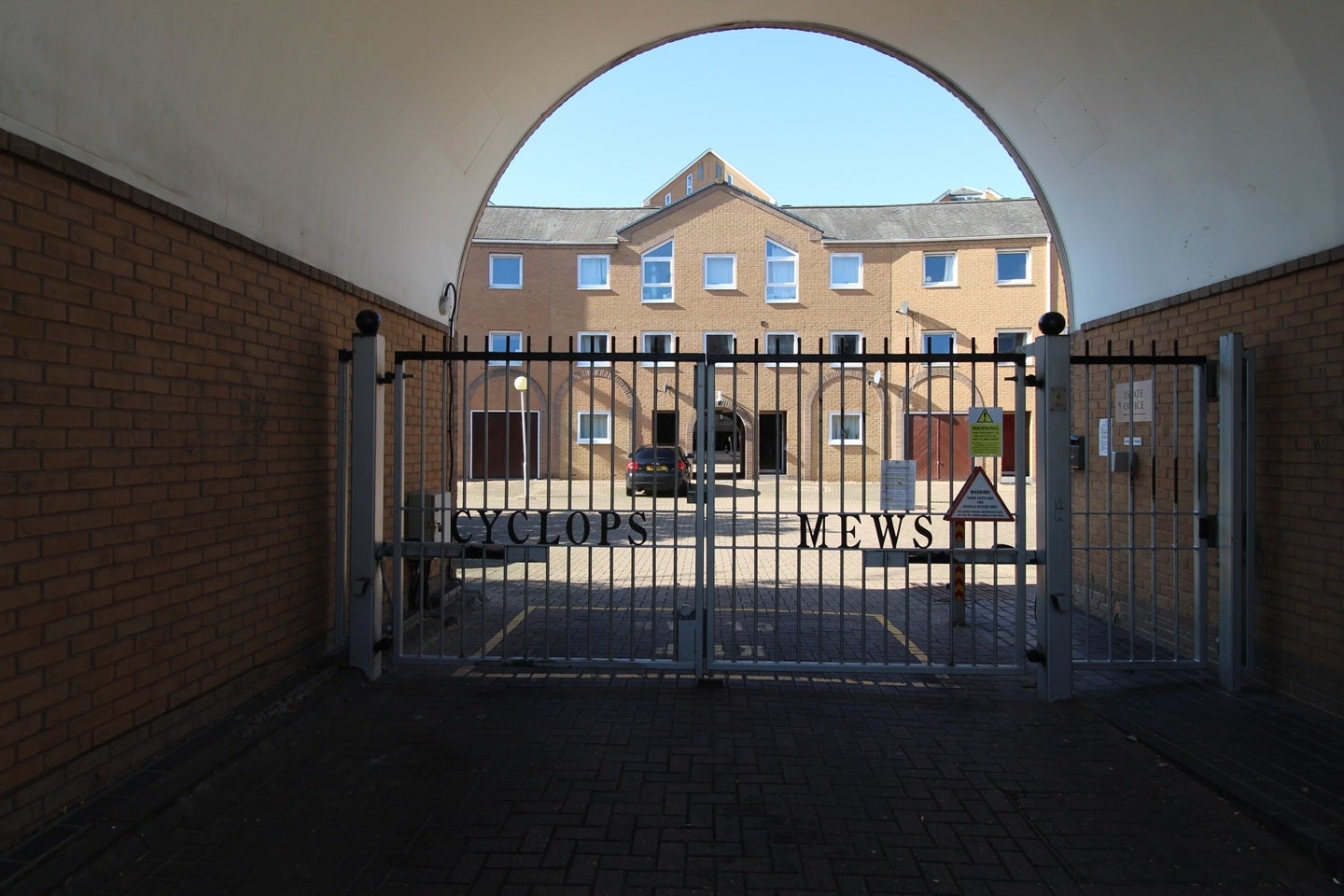 House Cyclops Mews in Greater London