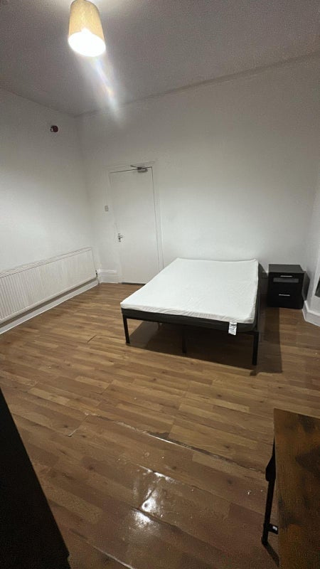Room Hornsey Park Road in Greater London