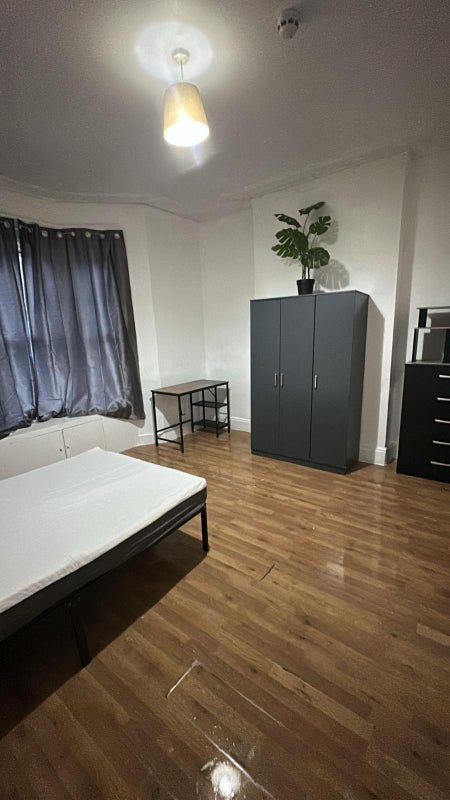 Room Hornsey Park Road in Greater London