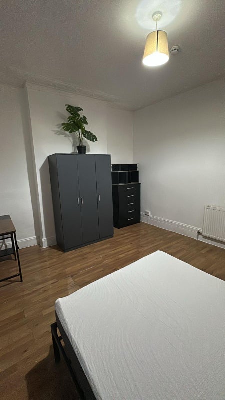 Room Hornsey Park Road in Greater London