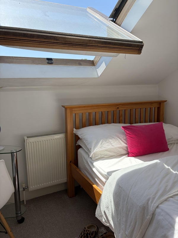 Room Goulton Road in Greater London