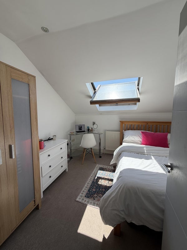 Room Goulton Road in Greater London