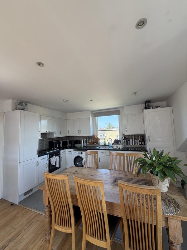 Room Goulton Road in Greater London