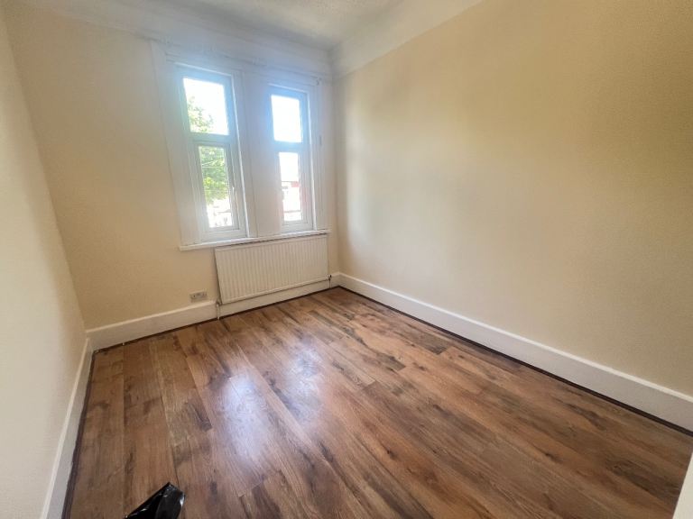 Flat Wightman Road in Greater London