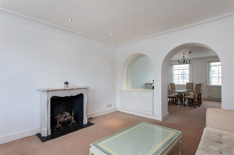 Flat Strathearn Place in City of Westminster