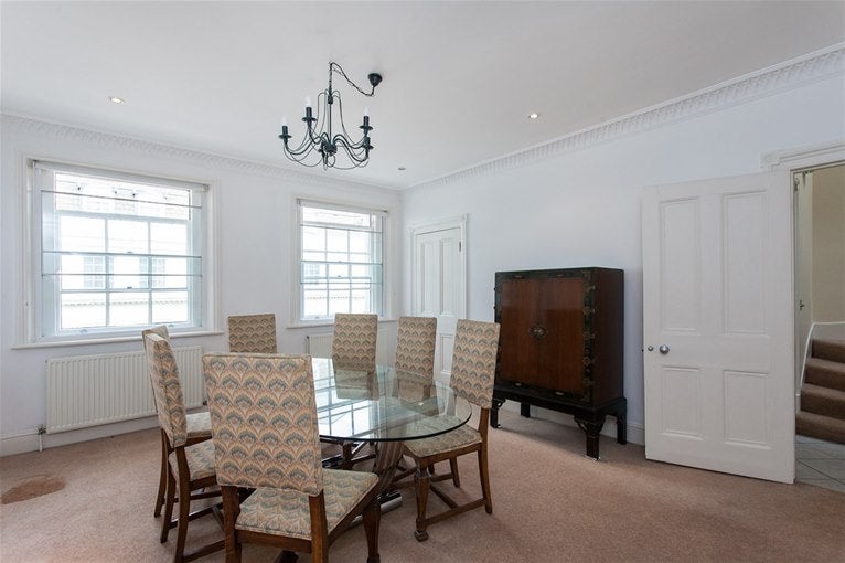 Flat Strathearn Place in City of Westminster
