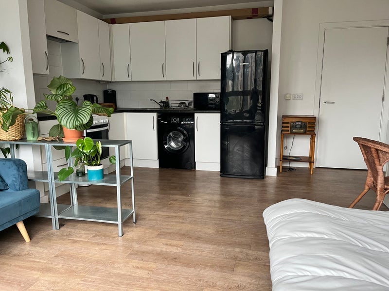 Room Mint Street in Greater London
