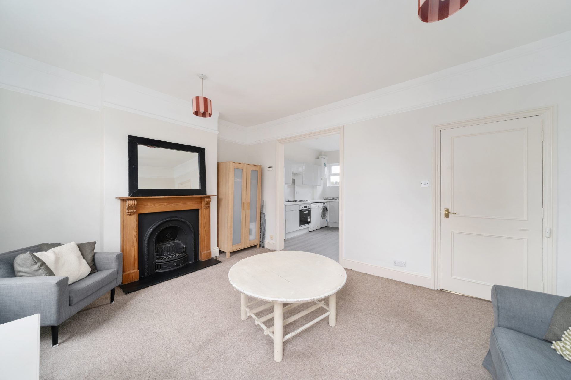 Flat Lavender Hill in Greater London