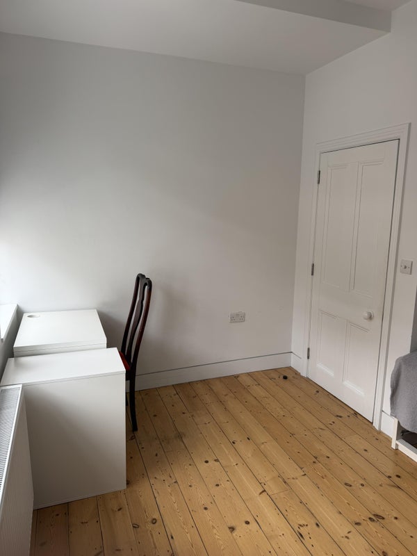 Room Belsize Lane in Greater London