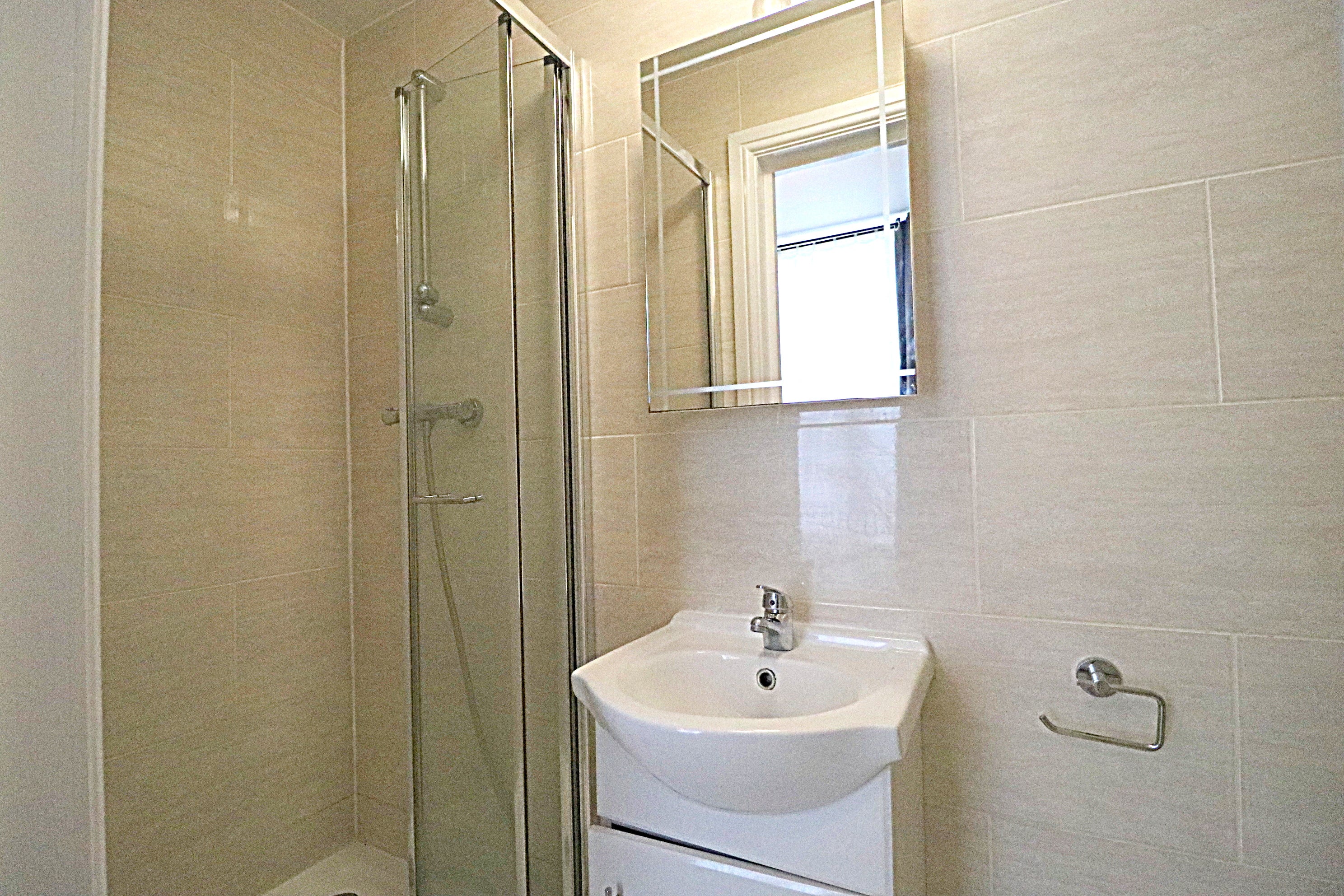 Room Goldington Road in Bedford
