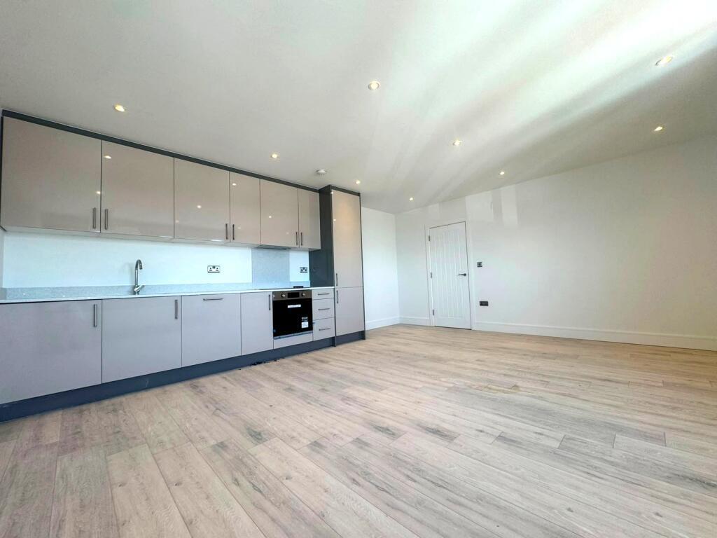 Flat London Road in Swanley