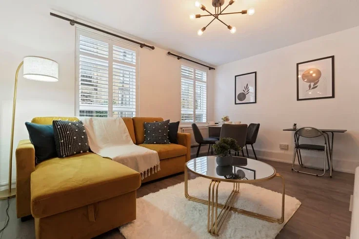Flat Wyfold Road in Greater London